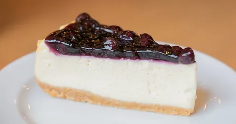 Blueberry Cheesecake Strain: Sweet Berry Flavour with Creamy Dessert Notes